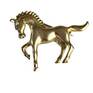Gold Tone Equestrian Stomping Horse Brooch Pin Classic Style VTG Animal